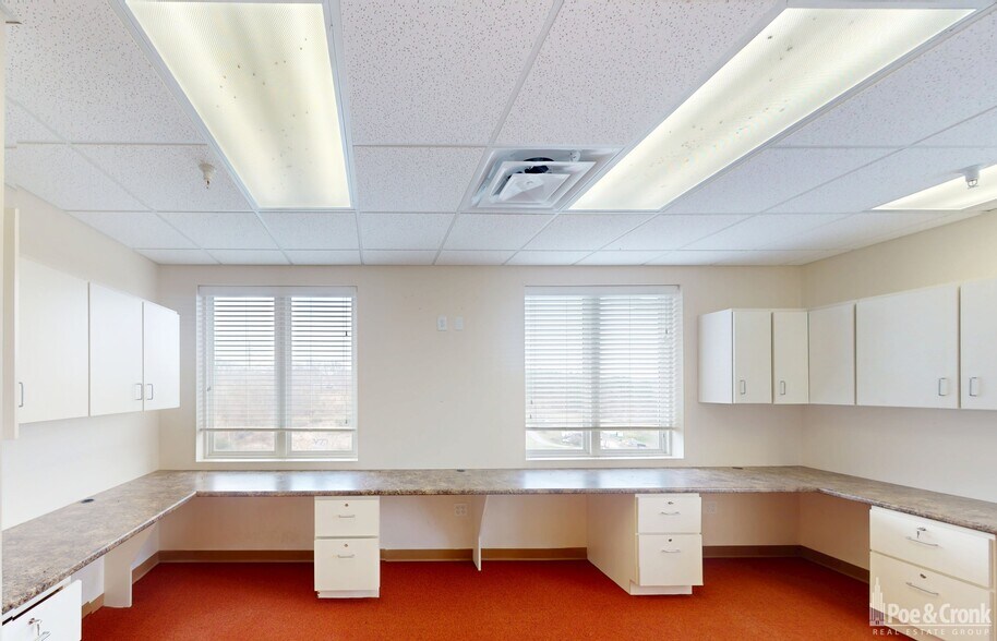 More Photos Of 825 Davis St, Blacksburg Medical For Lease