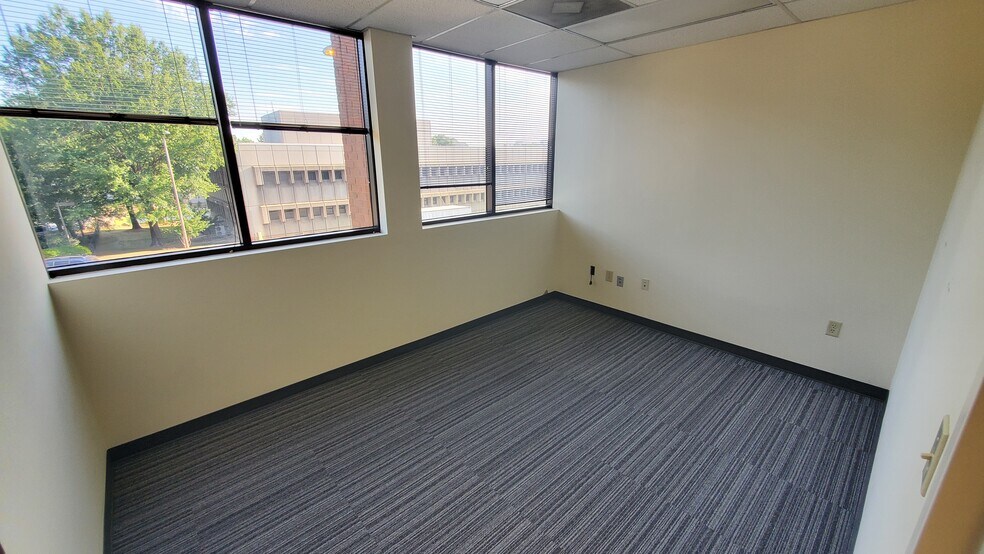 More Photos Of 900 E North St, Greenville Office For Sale