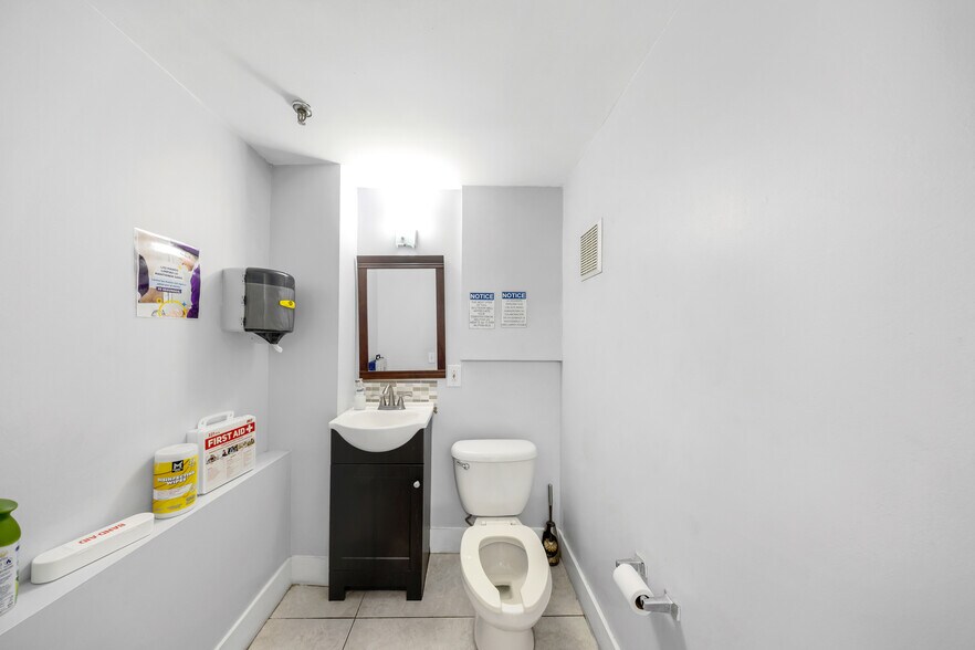 More Photos Of 7100-7114 NW 50th St, Miami Warehouse For Sale