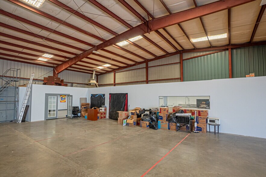 More Photos Of 3500 Confederate Rd, El Paso Warehouse For Lease