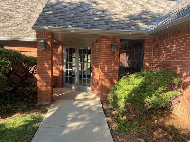 More Photos Of 2000 E 15th St, Edmond Medical For Lease