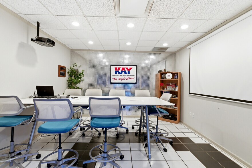 More Photos Of 809 Post St, Greensboro Warehouse For Lease