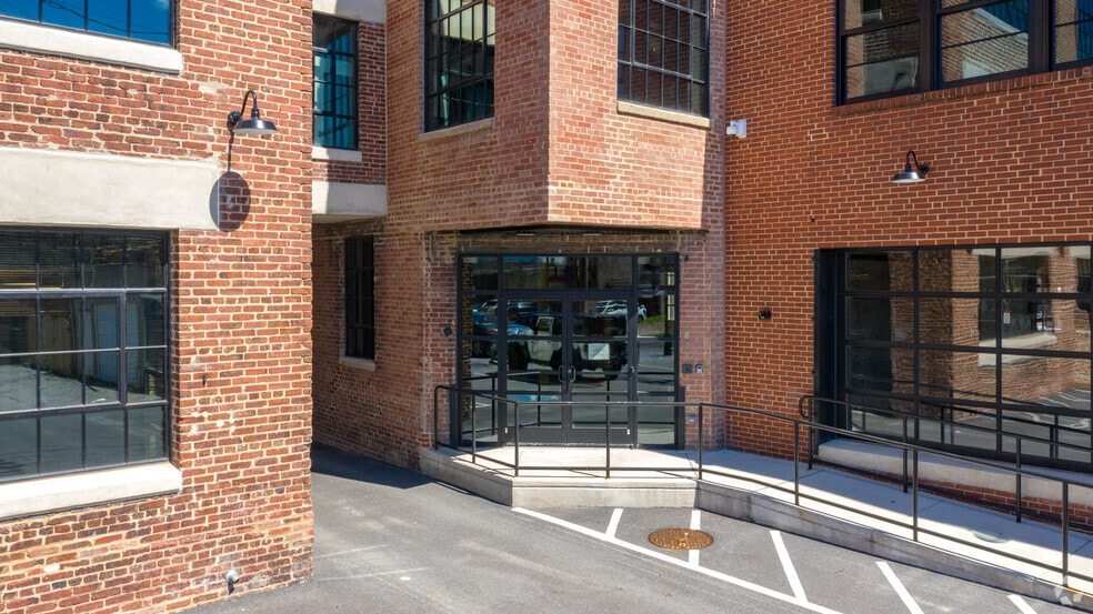 More Photos Of 37 W Cross St, Baltimore Loft Creative Space For Lease