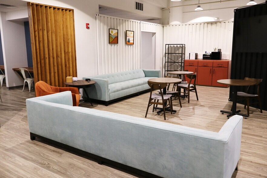 More Photos Of 206-210 W 4th St, Winston-Salem Storefront Retail Office For Lease