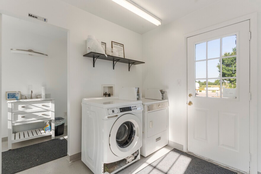 More Photos Of 6476 N 35th St W, Porter Trailer Camper Park For Sale