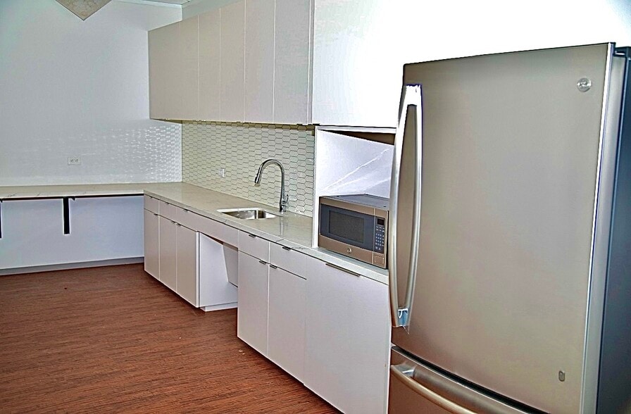 More Photos Of 396 W Greens Rd, Houston Office For Sale