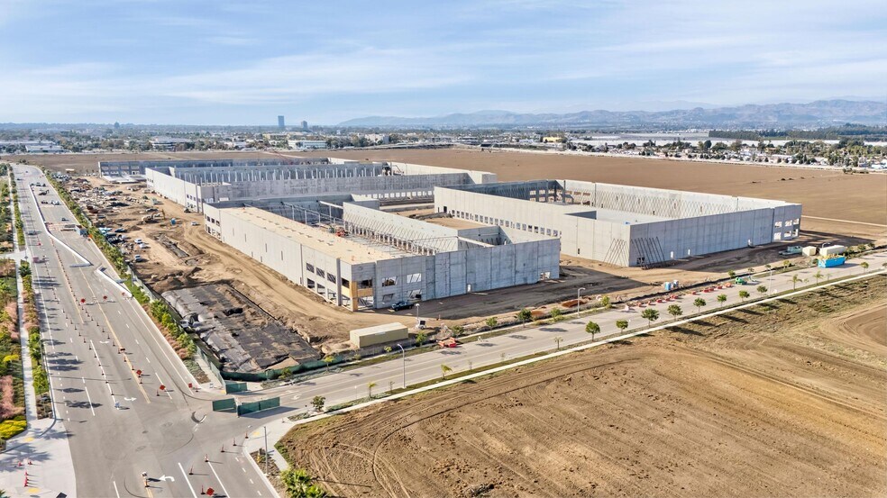 More Photos Of 101 Logistics Ctr, Oxnard Unknown For Lease
