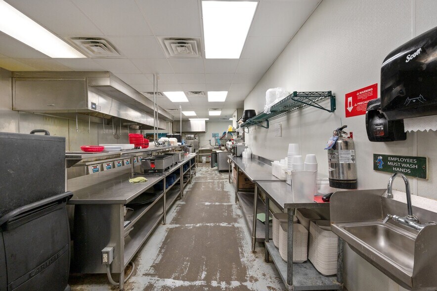 More Photos Of 1296 N Ferdon Blvd, Crestview Restaurant For Sale