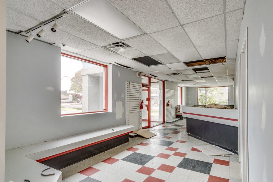 More Photos Of 5410 Allen Rd, Allen Park Medical For Sale