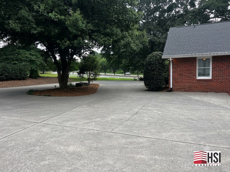 More Photos Of 280 E Crossville Rd, Roswell Office For Lease