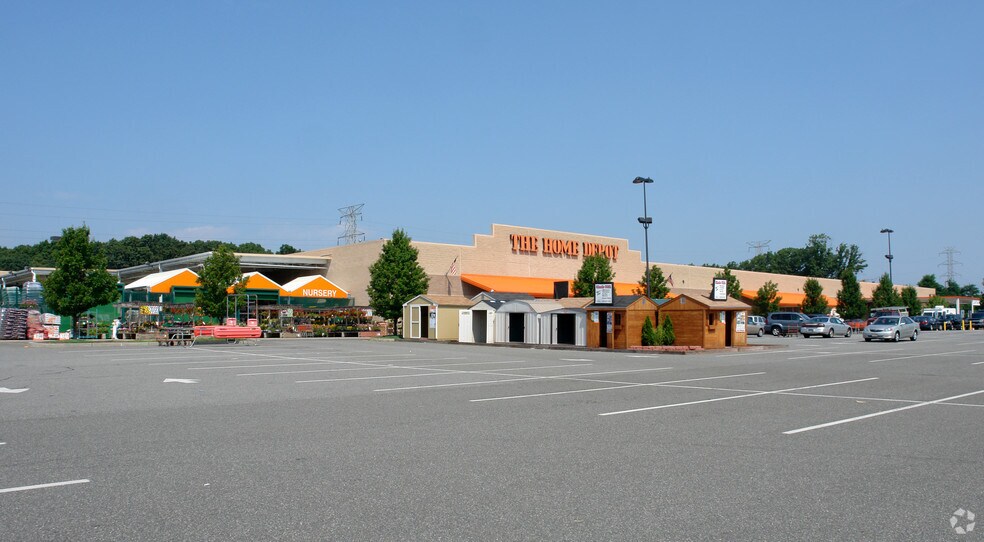 More Photos Of 1090-1100 US Highway 9, Old Bridge Unknown For Lease