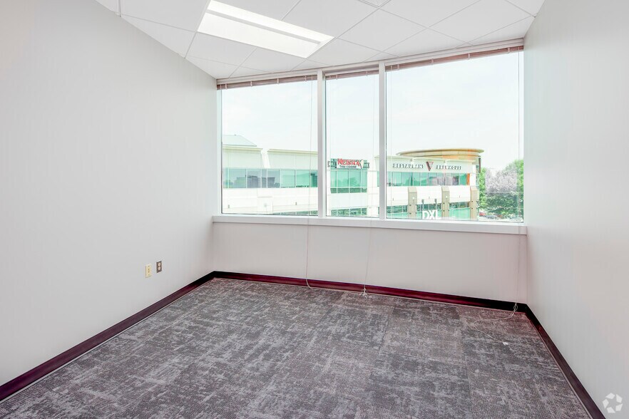 More Photos Of 1934 Old Gallows Rd, Vienna Office For Lease