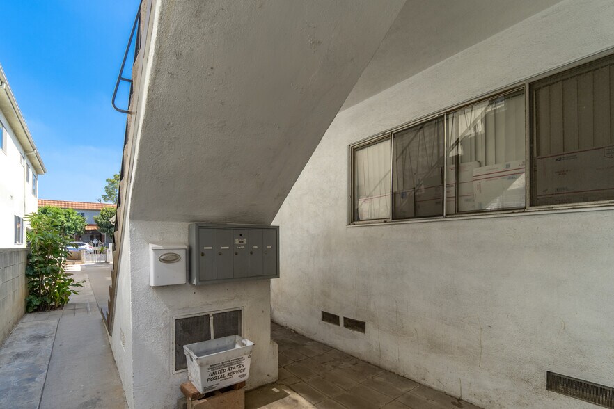 More Photos Of 1631 Granville Ave, Los Angeles Apartments For Sale