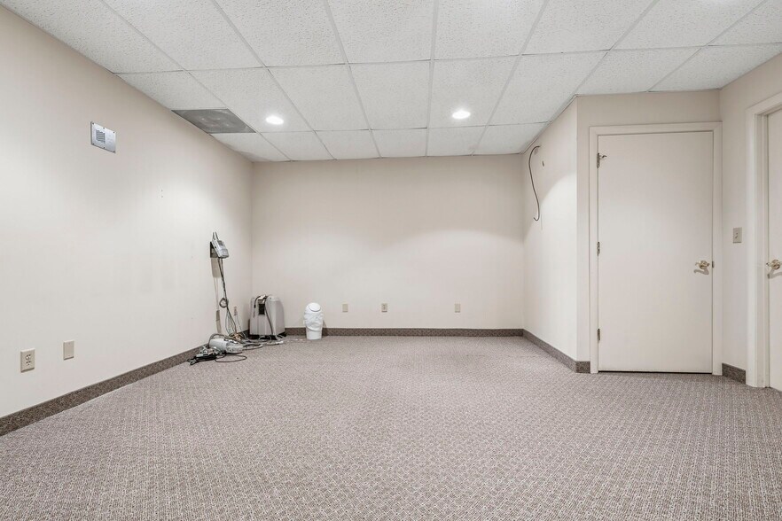 More Photos Of 103 5th St SE, Barberton Medical For Sale