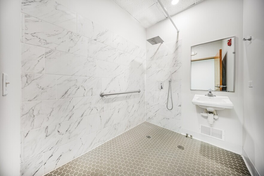 More Photos Of 1221 Commerce Dr, Crete Warehouse For Lease