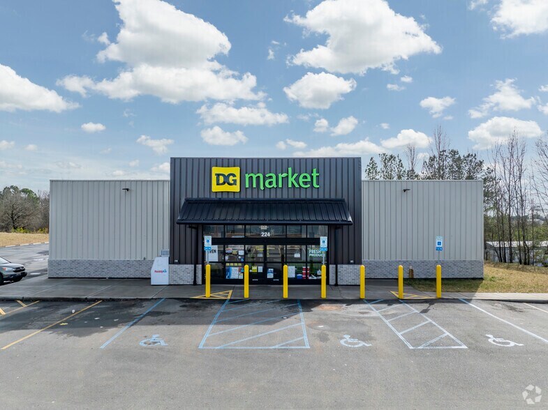 More Photos Of 224 E Stage Coach Trl, Falls St,, Lawndale Freestanding For Sale