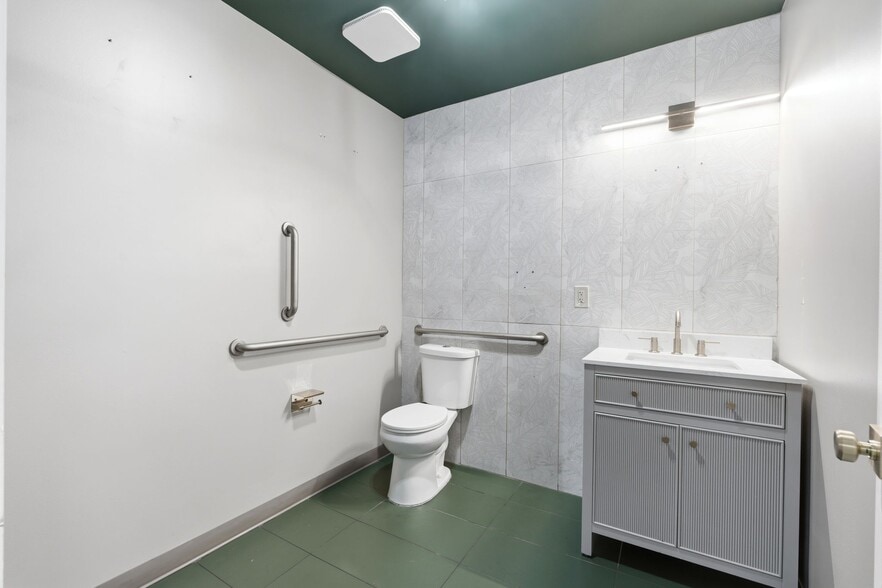 More Photos Of 36 Congress St, Jersey City General Retail For Sale