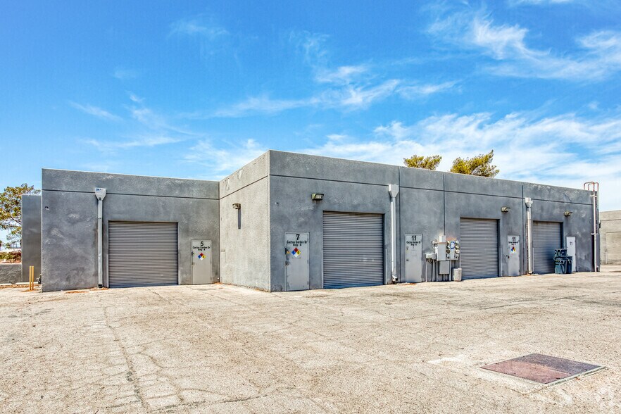 More Photos Of 5 Cactus Garden Dr, Henderson Light Manufacturing For Lease