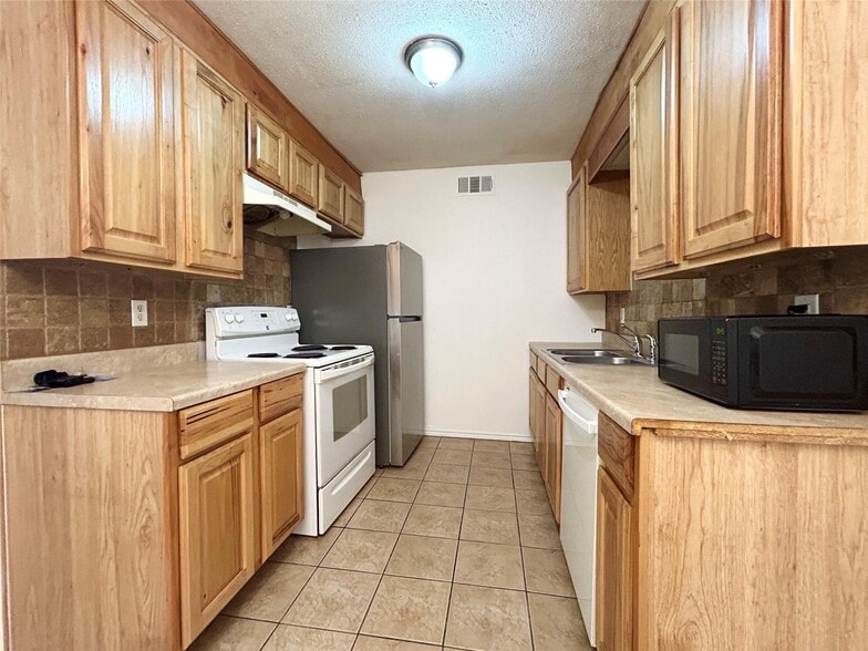 More Photos Of 214 Locust St, Sulphur Springs Apartments For Sale