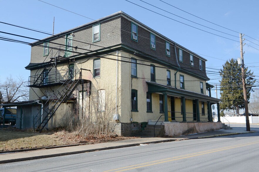 More Photos Of 101 S Main St, Richlandtown Restaurant For Sale