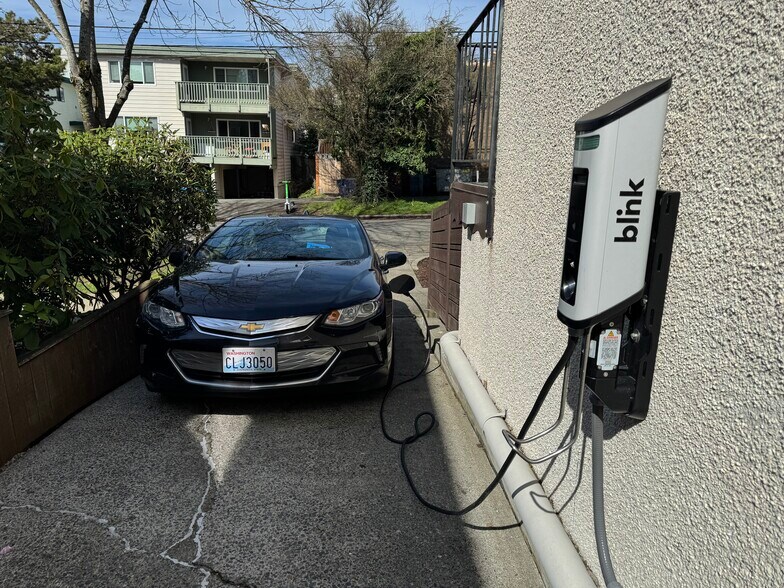 More Photos Of 2401 NW 63rd St, Seattle Apartments For Sale