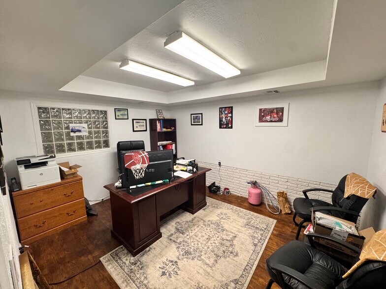 More Photos Of 3504 S Meridian Ave, Oklahoma City Warehouse For Lease