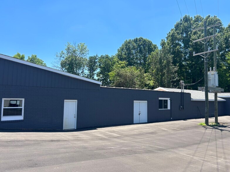 More Photos Of 300 Guthrie St, Graham Warehouse For Sale