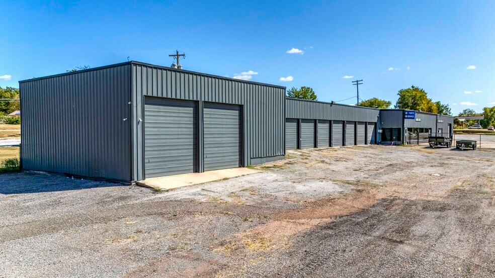 More Photos Of 214 N Highway 18, Chandler General Retail For Sale