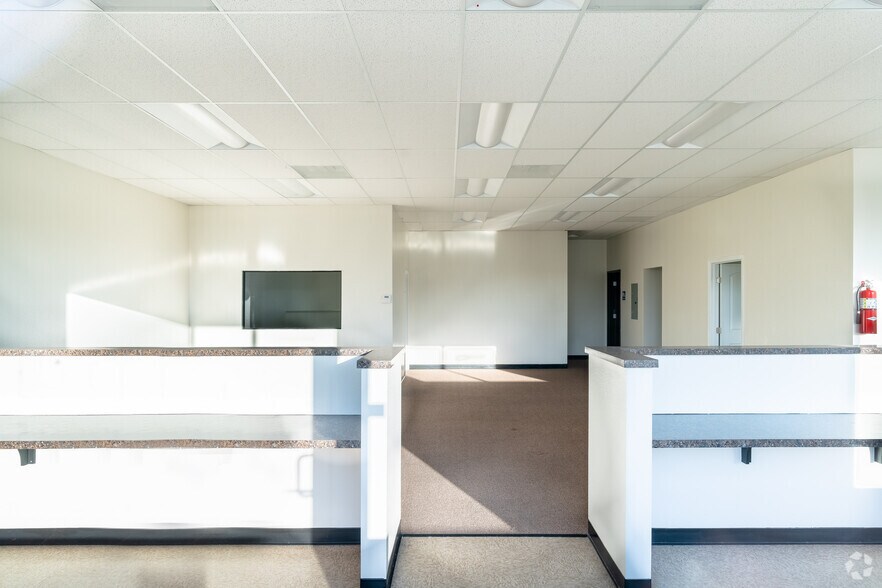 More Photos Of 5200 Rivergrade Rd, Irwindale Freestanding For Lease