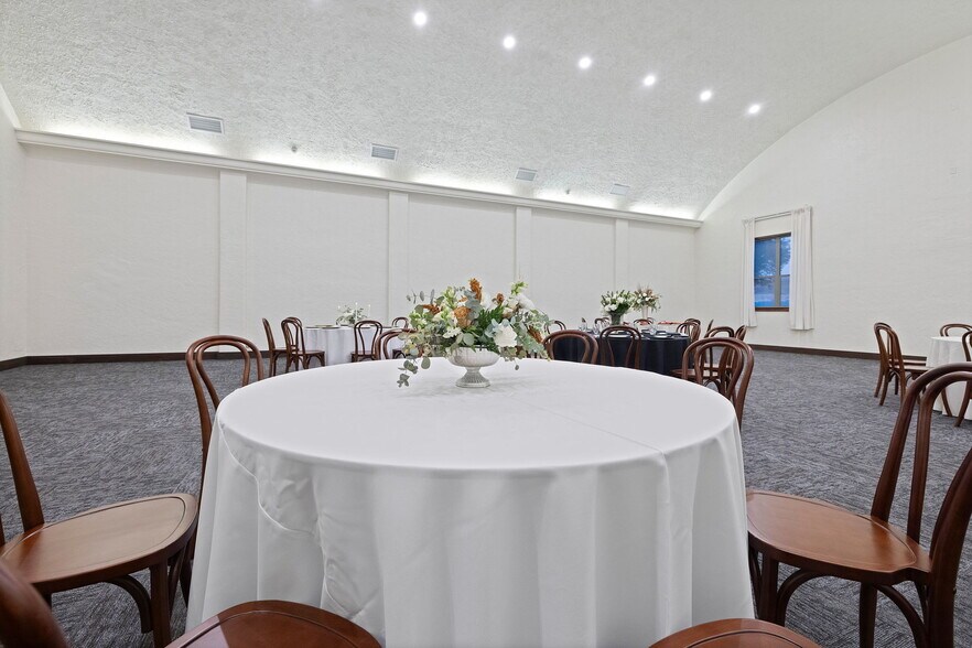 More Photos Of 128 S E St, Exeter Storefront For Sale