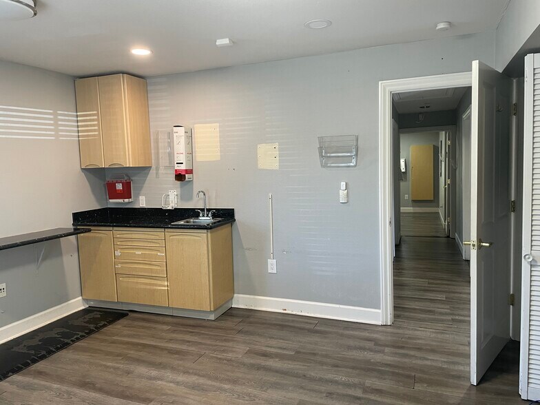 More Photos Of 350 Rose St, Danville Medical For Sale
