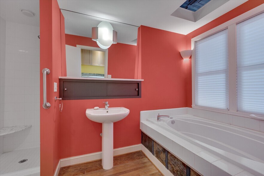 More Photos Of 329 W Main St, Durham Office For Lease