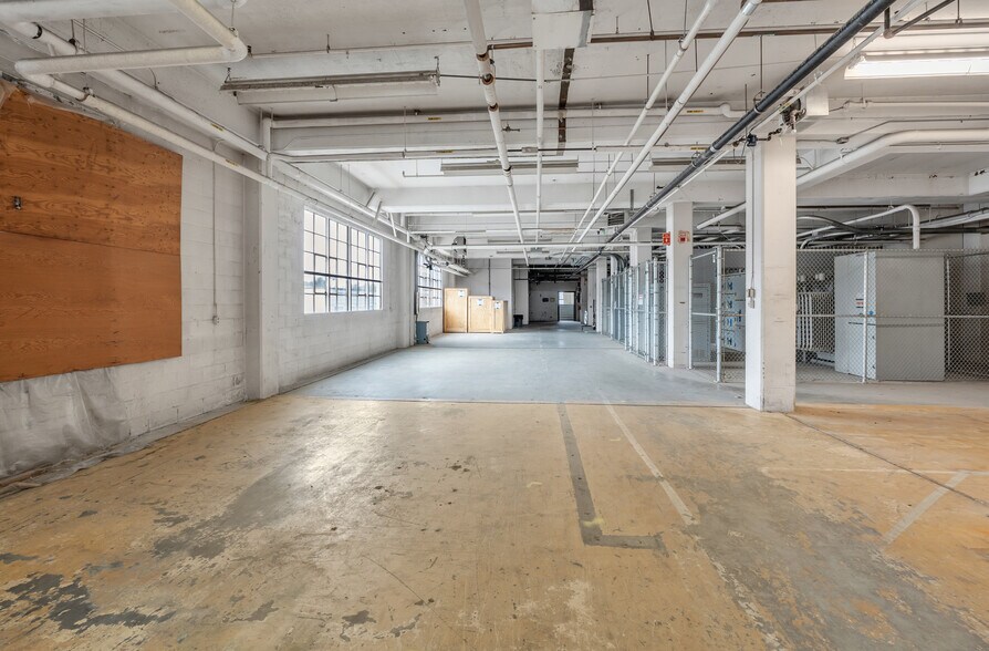 More Photos Of 10 Cabot St, Southbridge Warehouse For Lease