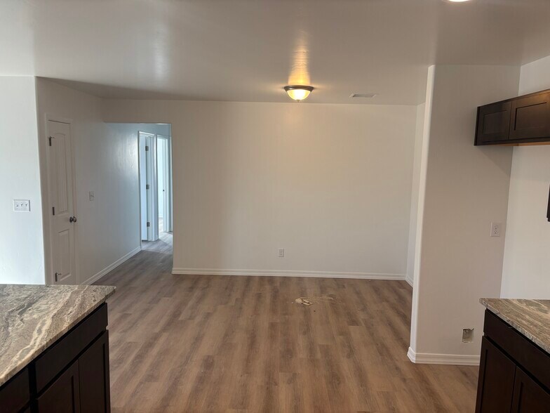 More Photos Of 901 Berk Ave, Kingman Apartments For Sale