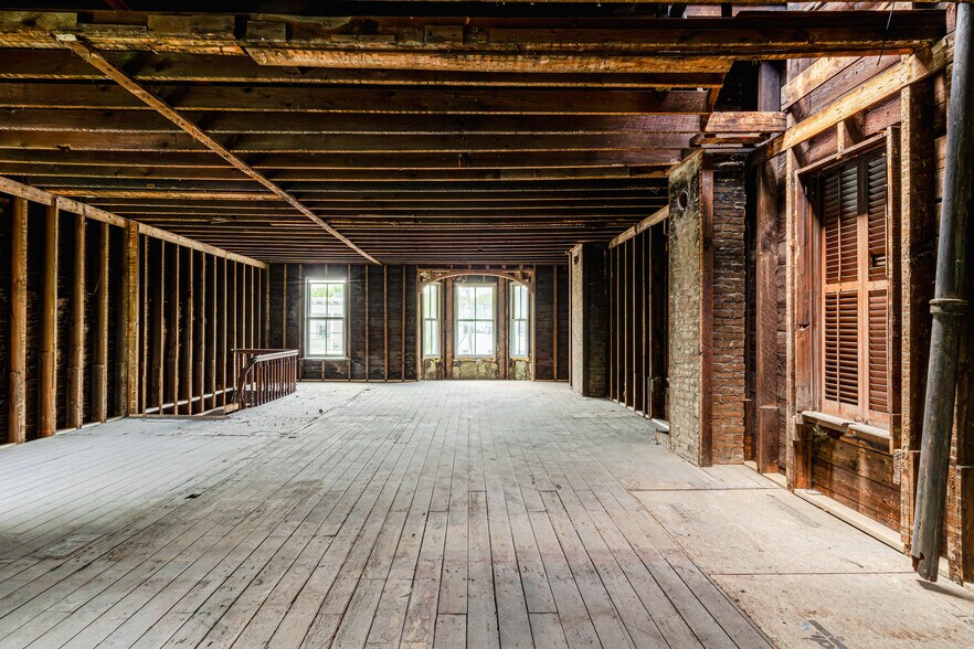 More Photos Of 744 Warren St, Hudson Storefront Retail Residential For Sale