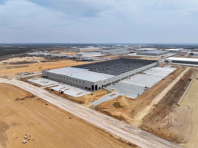 More Photos Of Pinnacle Logistics Center, Laredo Unknown For Lease