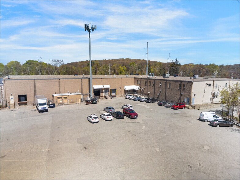 More Photos Of 90.1 Bolt St, Lowell Warehouse For Sale