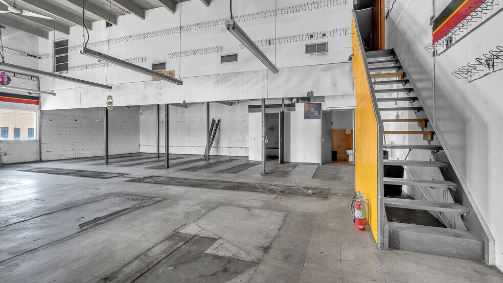 More Photos Of 3401 NW 7th Ave, Miami Auto Repair For Sale