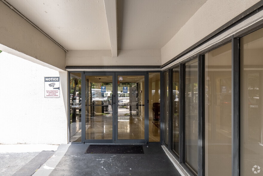 More Photos Of 14707 S Dixie Hwy, Miami Office For Lease