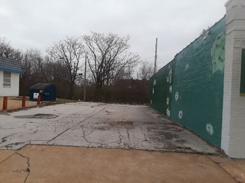 More Photos Of 2600 N Florissant Ave, Saint Louis Flex For Sale
