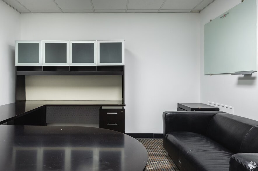 More Photos Of 200 N Main St, Greenville Office Residential For Lease