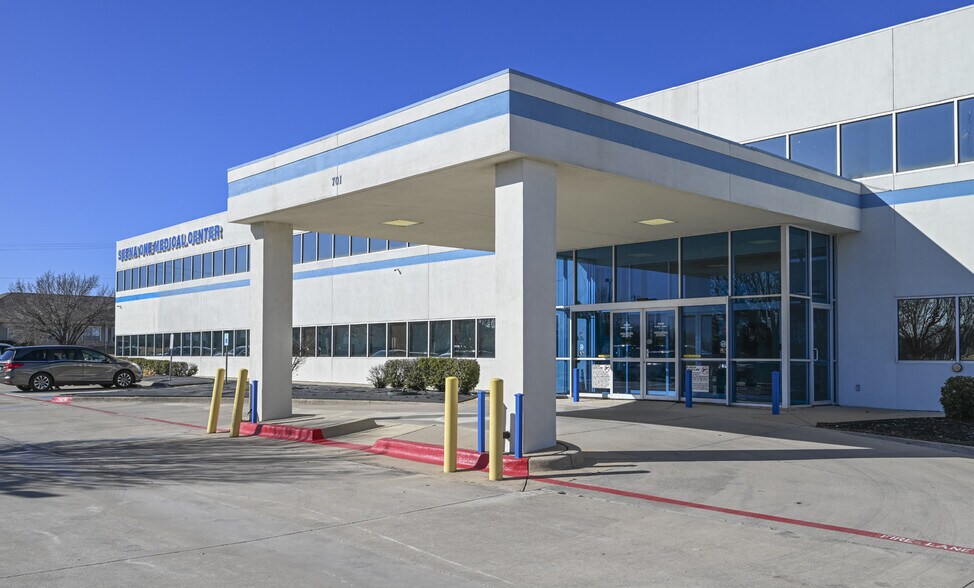 More Photos Of 701 E Rendon Crowley Rd, Burleson Medical For Lease