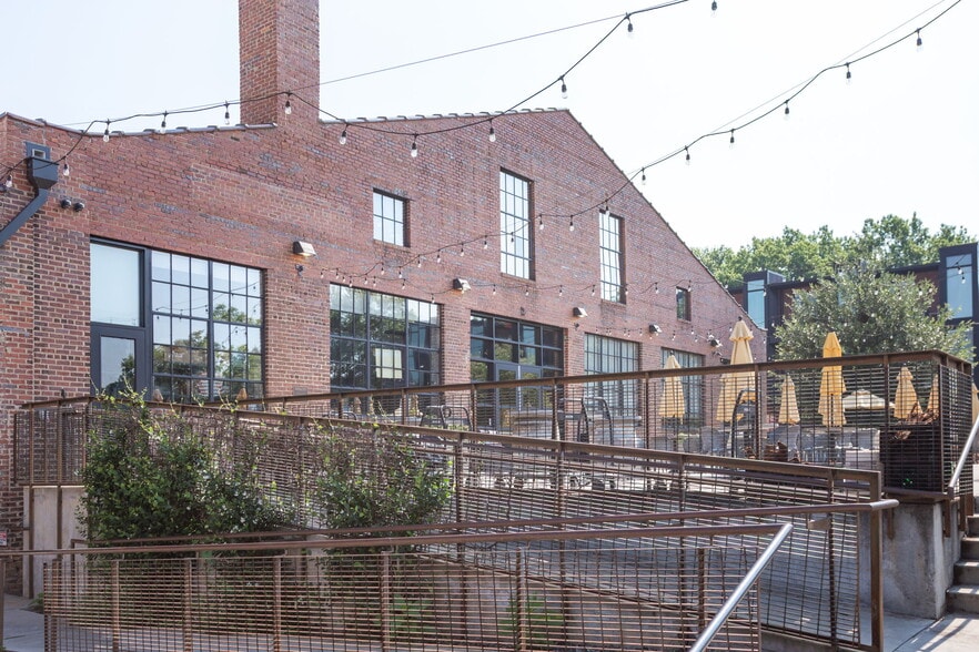 More Photos Of 500 E Davie St, Raleigh Restaurant For Lease