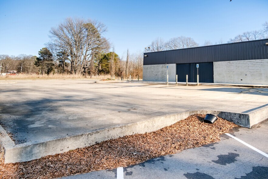 More Photos Of 5226 Highway 61, Memphis Freestanding For Lease