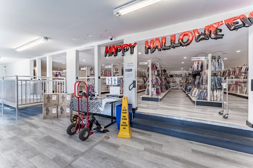 More Photos Of 5108 Lee St, Greenville Showroom For Sale
