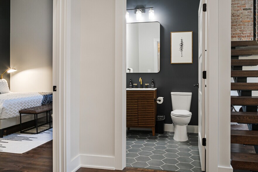 More Photos Of 122 College St, Asheville Storefront Retail Residential For Sale