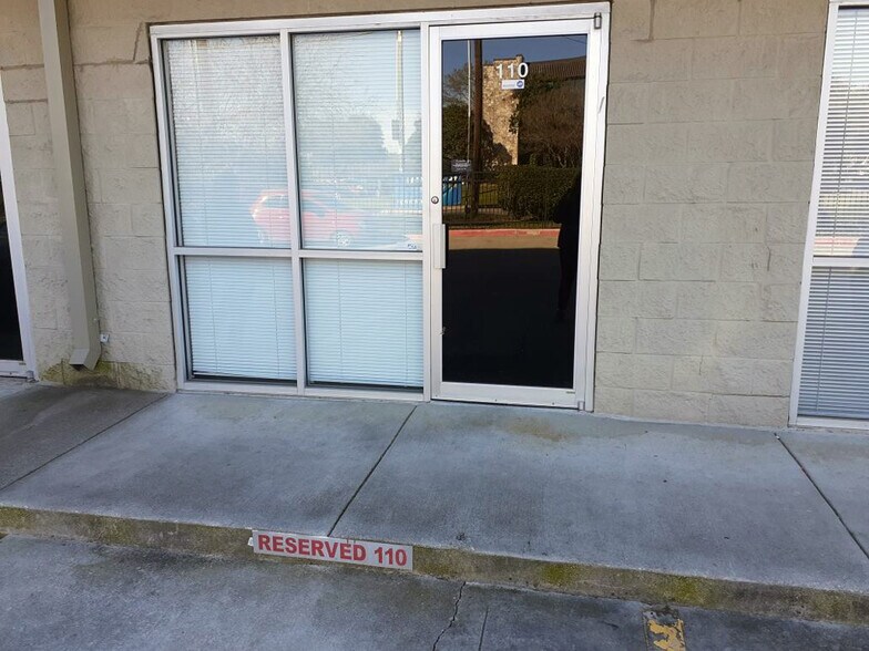 More Photos Of 7340 Blanco Rd, San Antonio Self Storage For Lease