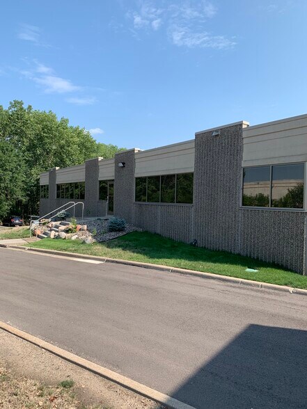 More Photos Of 7250 Hudson Blvd N, Oakdale Light Manufacturing For Lease
