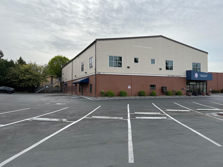 More Photos Of 1207 N 152nd St, Shoreline Lodge Meeting Hall For Lease