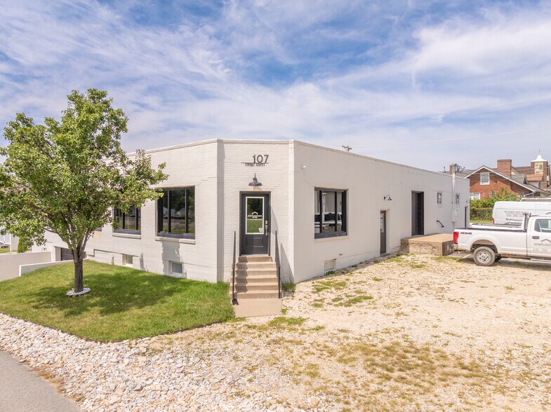 More Photos Of 107 Cherry St, Wright City Flex For Lease